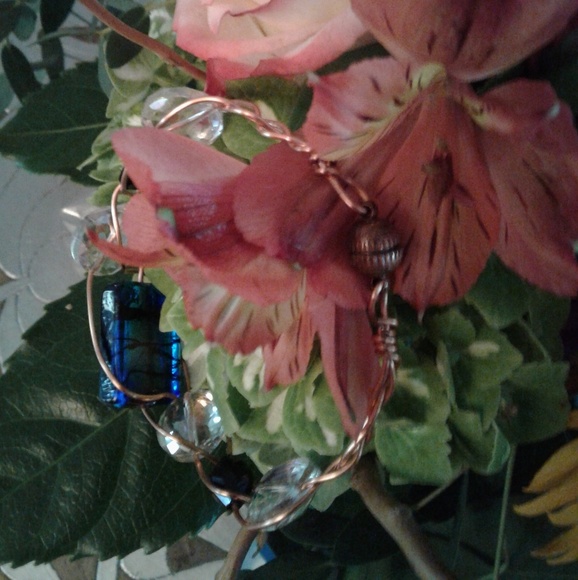 Copper wrap bracelet -revolving blue glass center. - Picture 8 of 8